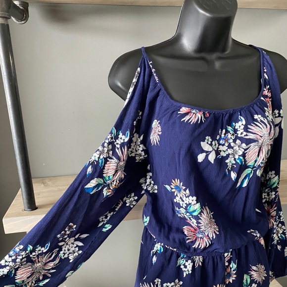 3/$30 Love...ady Navy Cold Shoulder Floral Romper - Picture 4 of 9